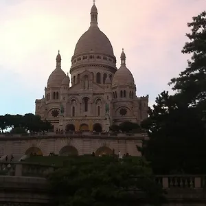 Riviera Renovated 3*, París Francia