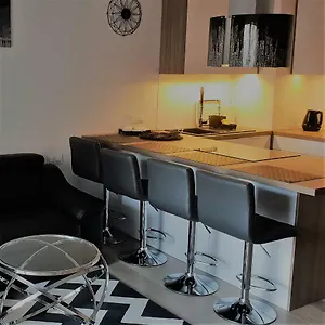 https://apartament-new-york-rozana-19.poznan-hotels.com